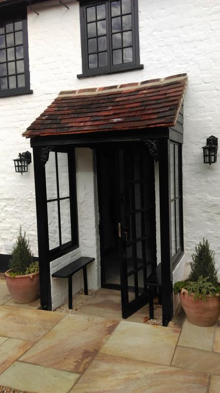 Henry VIII Cottage In The Heart Of Henley エクステリア 写真