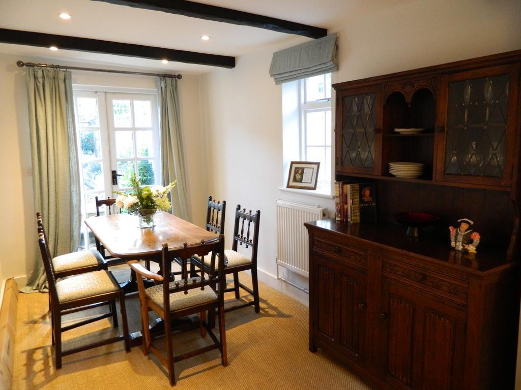 Henry VIII Cottage In The Heart Of Henley エクステリア 写真