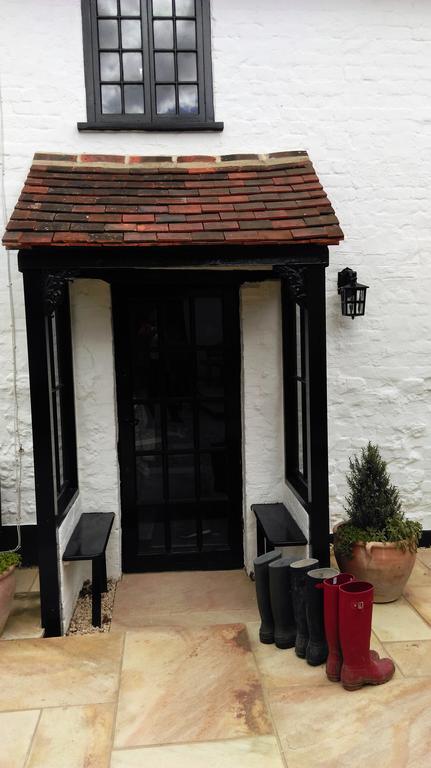 Henry VIII Cottage In The Heart Of Henley エクステリア 写真